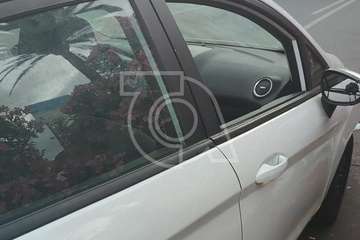 Turismo abandonado desde hace más de 7 horas en el arcén de la Avenida del Cabildo en Telde/TA.